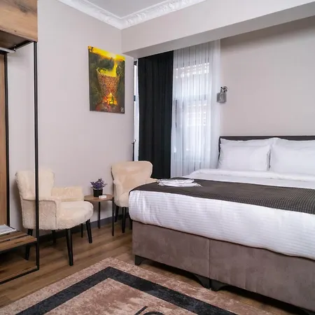 Grand Clover Hotel
