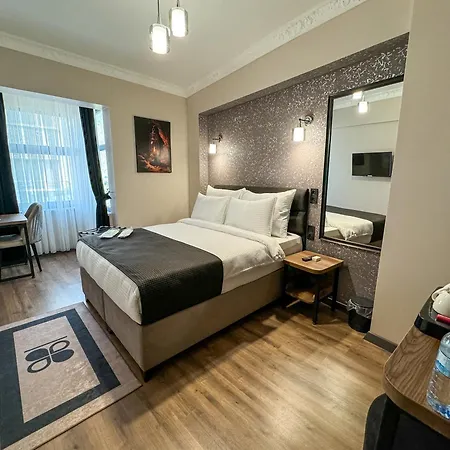 Hotel Grand Clover