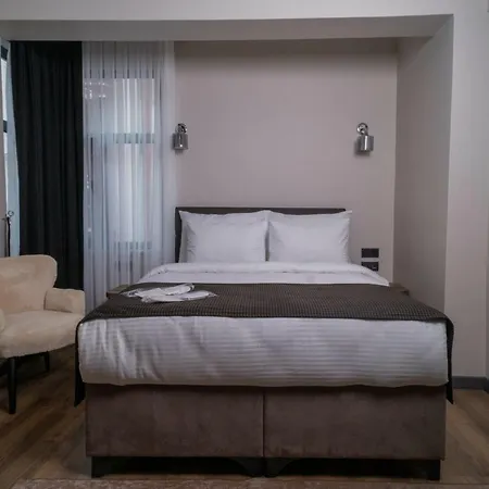 Grand Clover Hotel