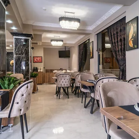 Grand Clover Hotel
